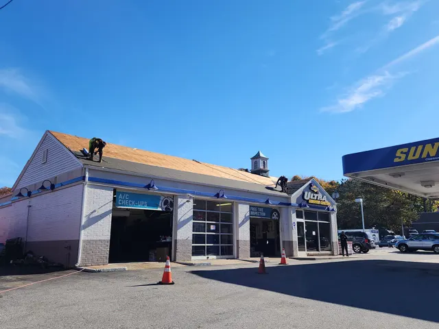 Commercial building roof underway