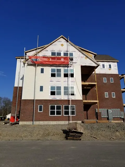 Lift working on a building exterior
